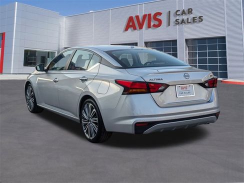 Used 2024 Nissan Altima 2.5 SV image 9