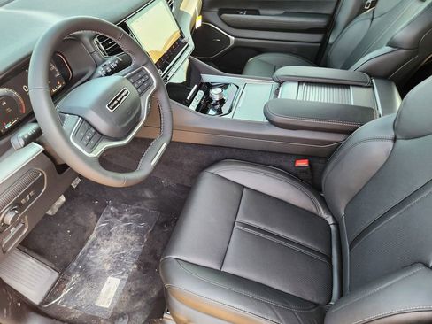 New 2026 Jeep Grand Wagoneer 2WD w/ Premium Group I image 8