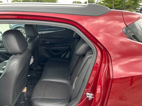 Used 2021 Buick Encore Preferred FWD image 3