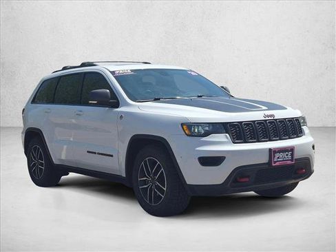 Used 2020 Jeep Grand Cherokee Trailhawk AWD/4WD image 3