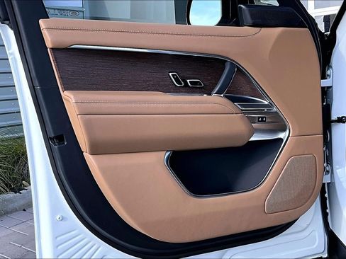 Used 2025 Land Rover Range Rover Long Wheelbase SE image 22