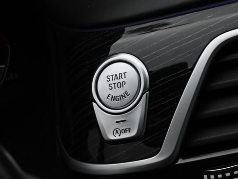 Used 2022 BMW 750i xDrive w/ Executive Package image 24