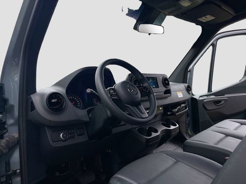 Used 2024 Mercedes-Benz Sprinter 4500 image 30