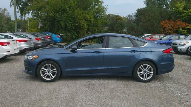 Used 2018 Ford Fusion SE w/ Fusion SE Technology Package FWD image 11
