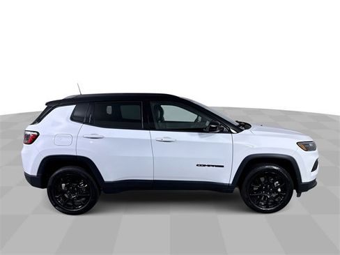 Used 2024 Jeep Compass Latitude w/ Convenience Group image 9