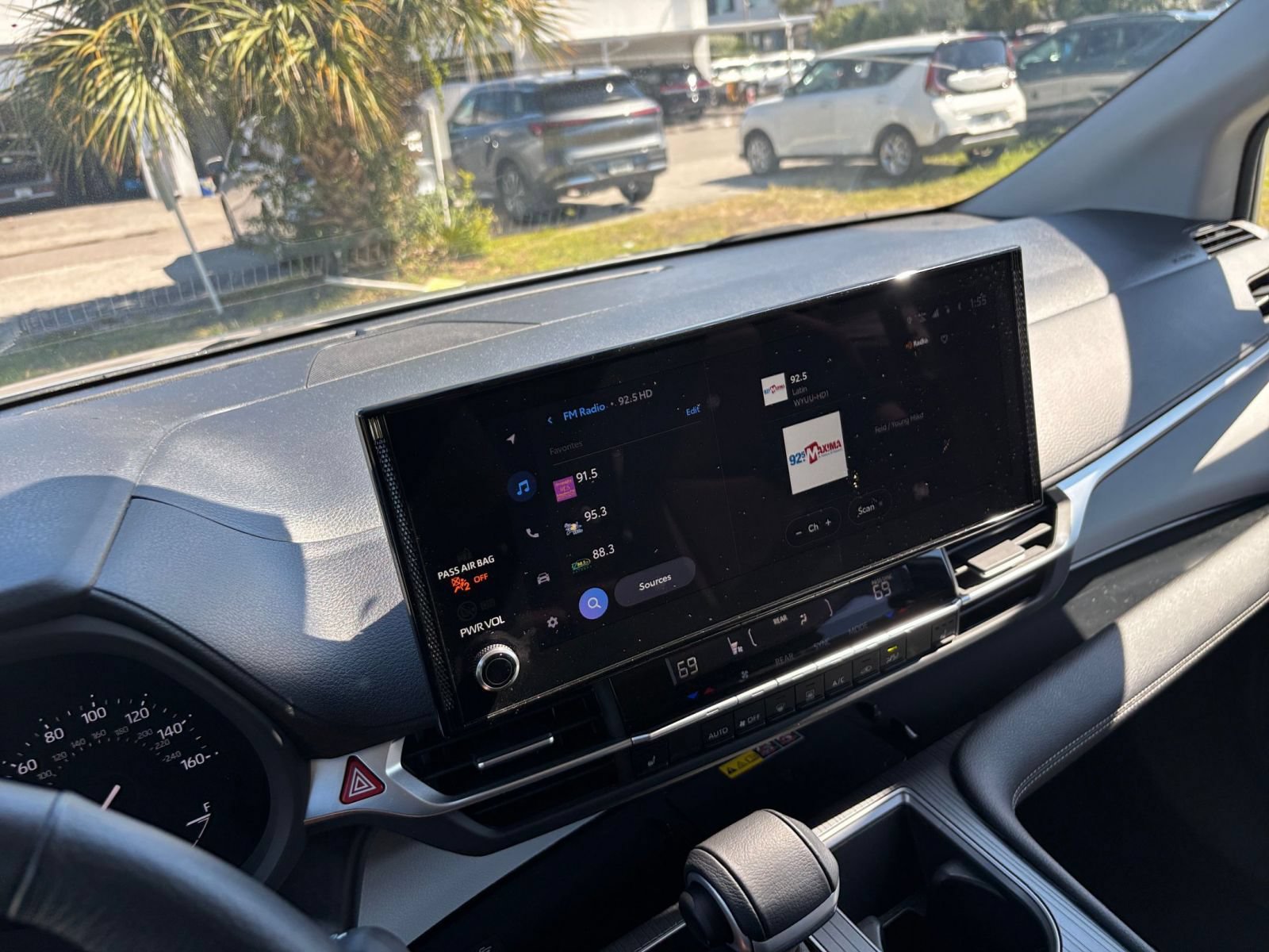 Used 2025 Toyota Sienna XLE FWD image 20