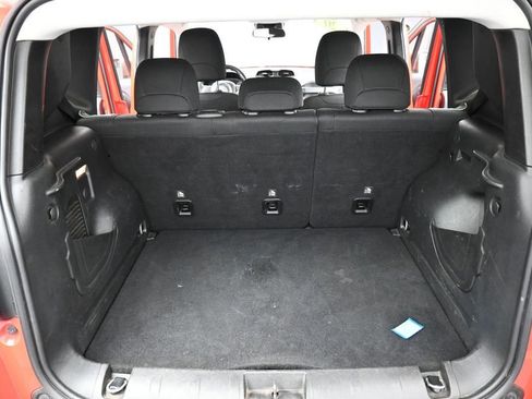 Used 2020 Jeep Renegade Latitude FWD image 22