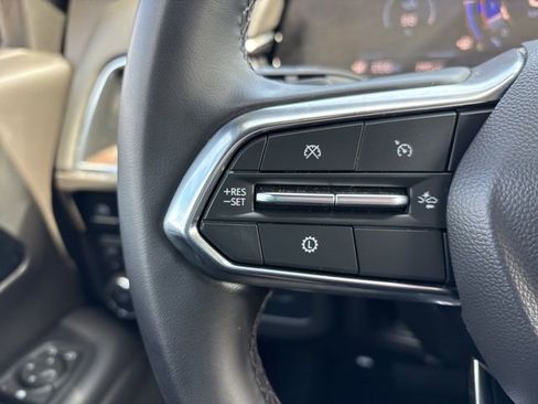 Used 2025 Chevrolet Suburban Z71 image 8