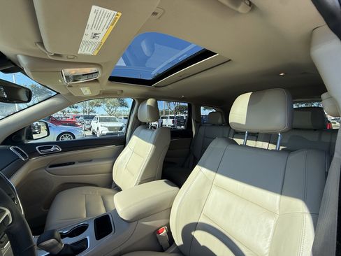Used 2017 Jeep Grand Cherokee Limited image 27