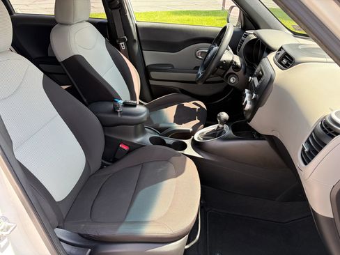 Used 2016 Kia Soul FWD image 19
