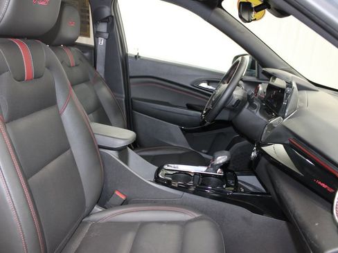 Used 2025 Chevrolet Trax RS w/ Sunroof Package image 30