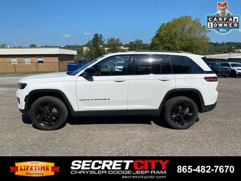 Used 2023 Jeep Grand Cherokee Altitude AWD/4WD image 8