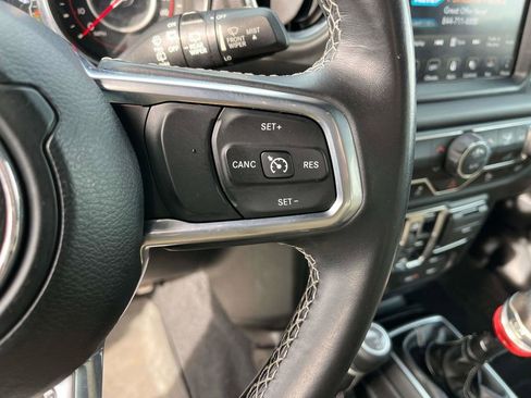 Used 2018 Jeep Wrangler Unlimited Sahara image 27