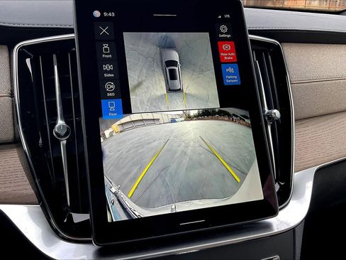 New 2026 Volvo XC90 B6 Plus w/ Protection Package Premier image 20