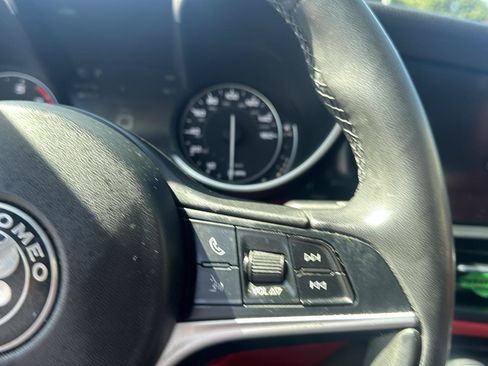 Used 2019 Alfa Romeo Giulia AWD w/ Cold Weather Package image 21