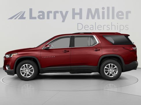 Used 2019 Chevrolet Traverse LT w/ LPO, Blackout Package AWD/4WD image 3