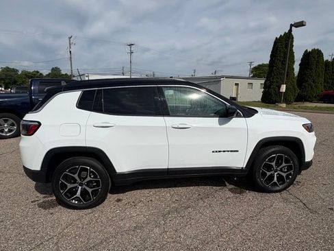 Used 2025 Jeep Compass Limited AWD/4WD image 6