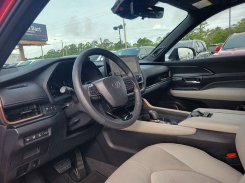 Used 2025 Toyota Grand Highlander AWD Hybrid image 9