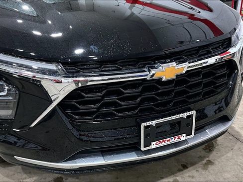 Used 2025 Chevrolet Trax LT w/ Driver Confidence Package FWD image 26