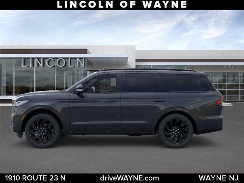 New 2025 Lincoln Navigator Reserve w/ Jet Appearance Package AWD/4WD image 3