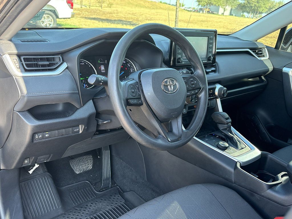 Used 2022 Toyota RAV4 XLE w/ Convenience Package AWD/4WD image 13