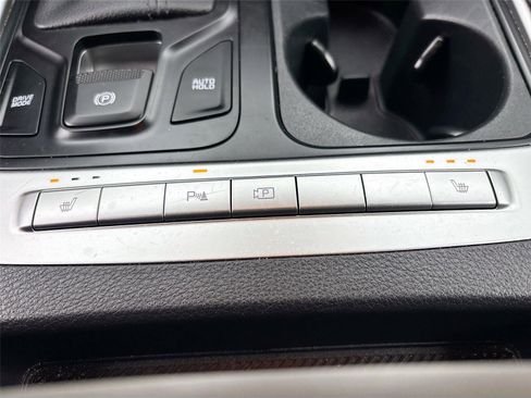 Used 2025 Kia Carnival FWD image 21