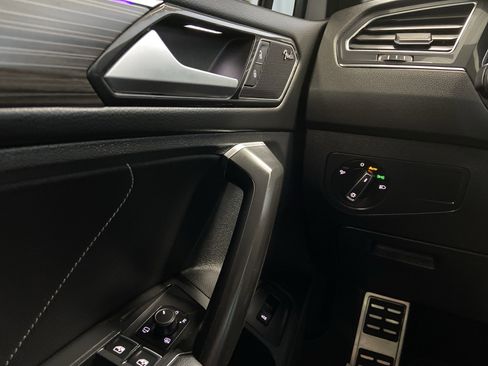 Used 2022 Volkswagen Tiguan SEL R-Line image 23