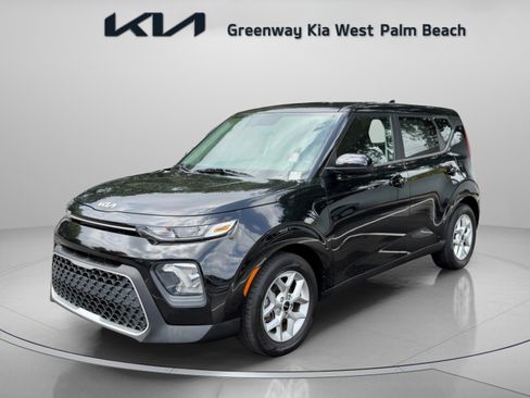 Used 2022 Kia Soul LX w/ Technology Package FWD image 3
