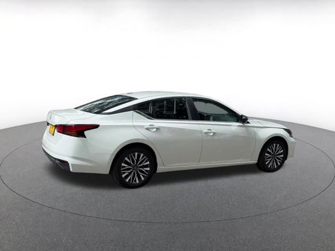 Used 2026 Nissan Altima 2.5 SV FWD image 15