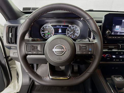 Used 2025 Nissan Pathfinder Rock Creek image 12