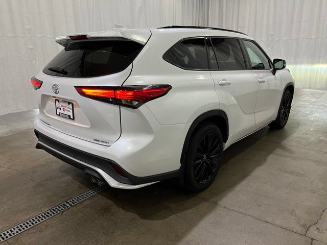Used 2023 Toyota Highlander XSE AWD/4WD image 4