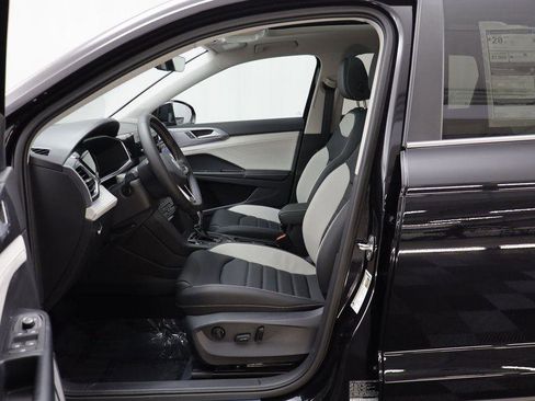 New 2025 Volkswagen Taos SEL image 6