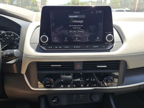Used 2024 Nissan Rogue SV FWD image 8