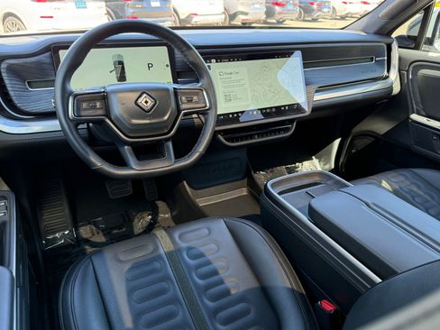 Used 2025 Rivian R1S Adventure image 31