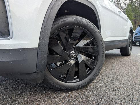 Used 2024 Volkswagen Atlas SE w/ Black Wheel Package image 35