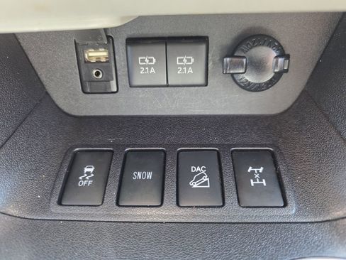 Used 2017 Toyota Highlander XLE AWD/4WD image 32