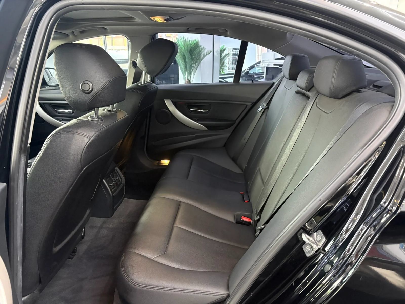 Used 2015 BMW 320i Sedan RWD image 10