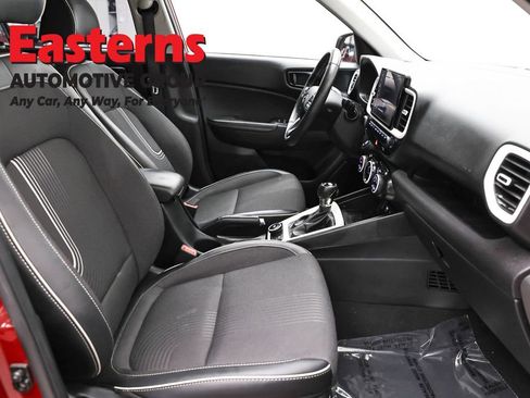 Used 2024 Hyundai Venue Limited FWD image 24