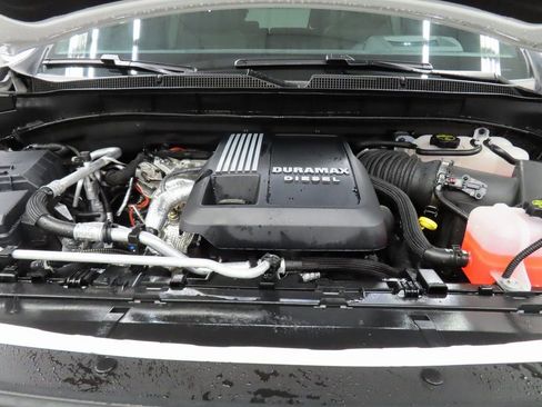 Used 2025 Chevrolet Suburban High Country image 28