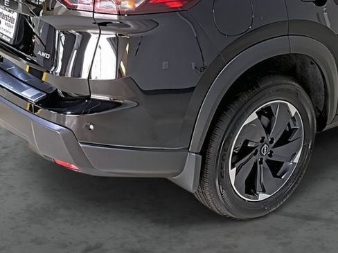 Used 2025 Nissan Rogue SV image 12