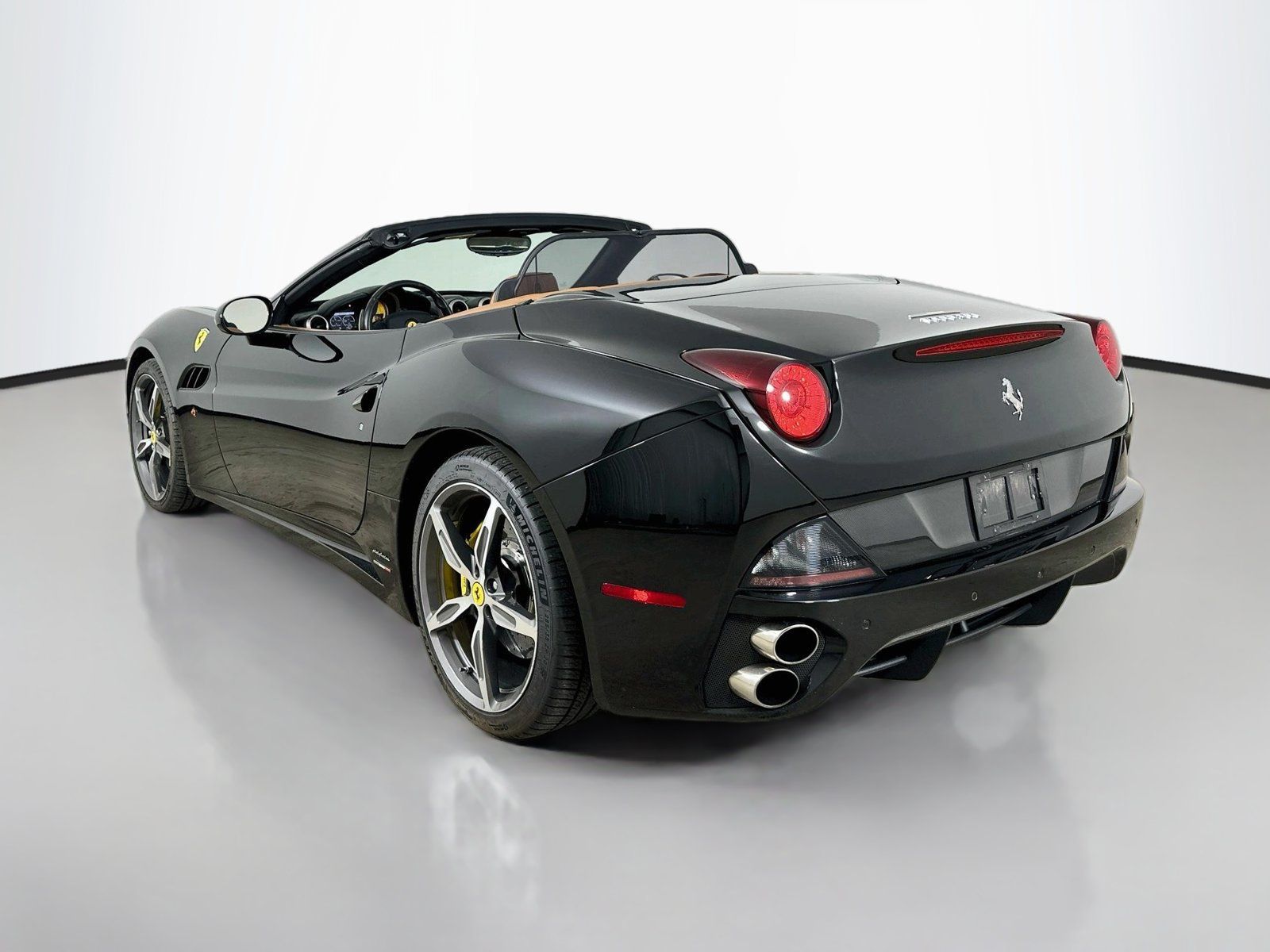 Used 2014 Ferrari California RWD image 68
