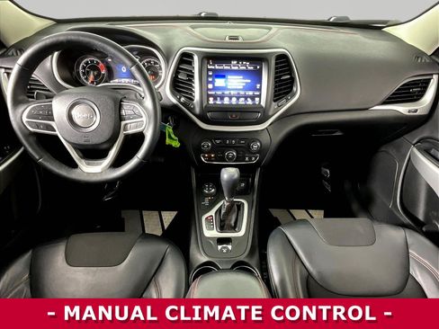 Used 2017 Jeep Cherokee Trailhawk w/ Cold Weather Group AWD/4WD image 7