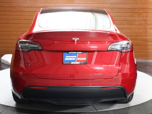 Used 2022 Tesla Model Y Long Range AWD/4WD image 11