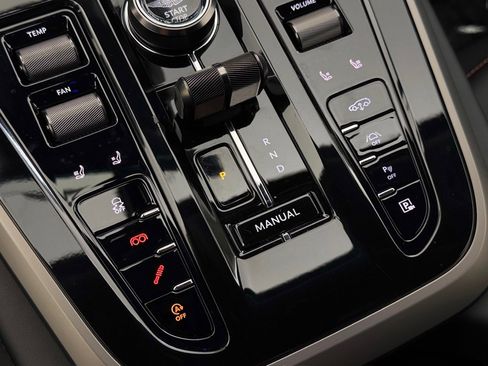 Used 2025 Aston Martin DBX 707 image 23