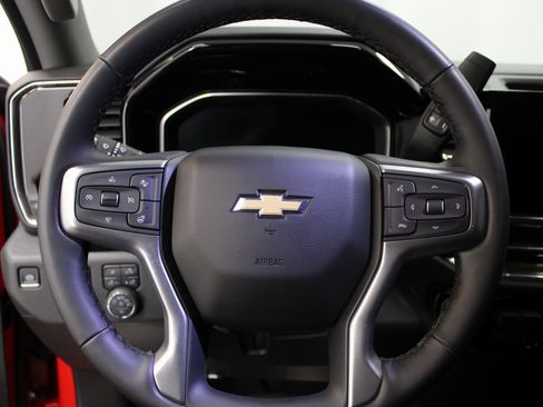 Used 2025 Chevrolet Silverado 2500 LT image 32