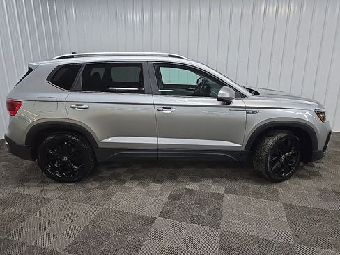 Used 2023 Volkswagen Taos SE w/ Panoramic Sunroof Package AWD/4WD image 2
