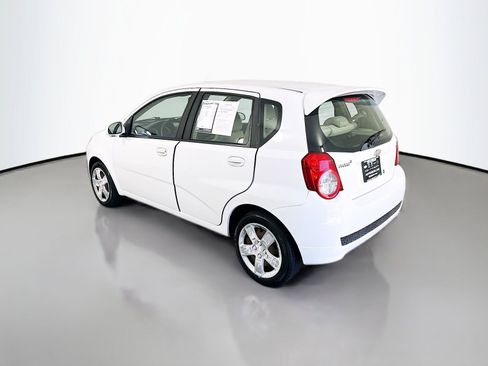 Used 2011 Chevrolet Aveo5 LT FWD image 5