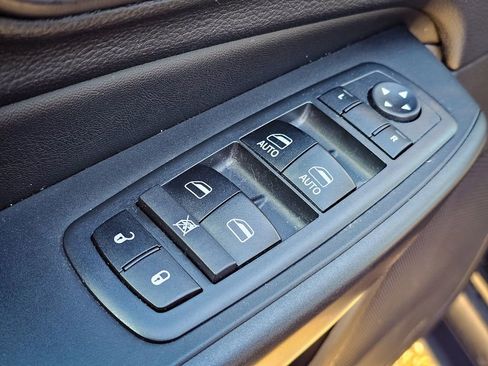 Used 2019 Jeep Cherokee Trailhawk w/ Cold Weather Group image 10