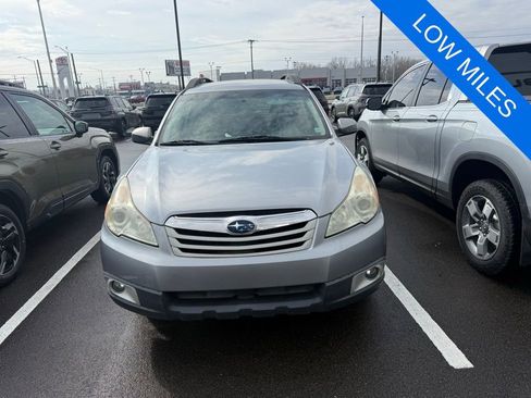Used 2010 Subaru Outback 2.5i Premium image 2