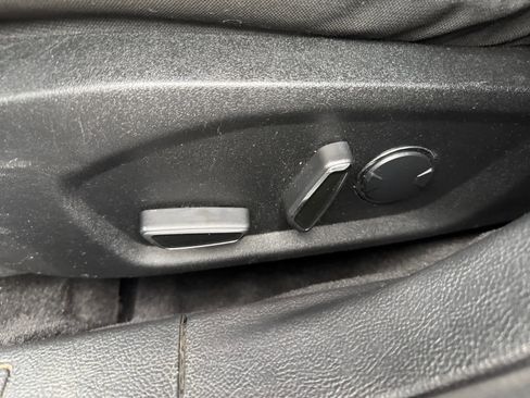 Used 2018 Ford Fusion SE w/ Fusion SE Technology Package FWD image 12